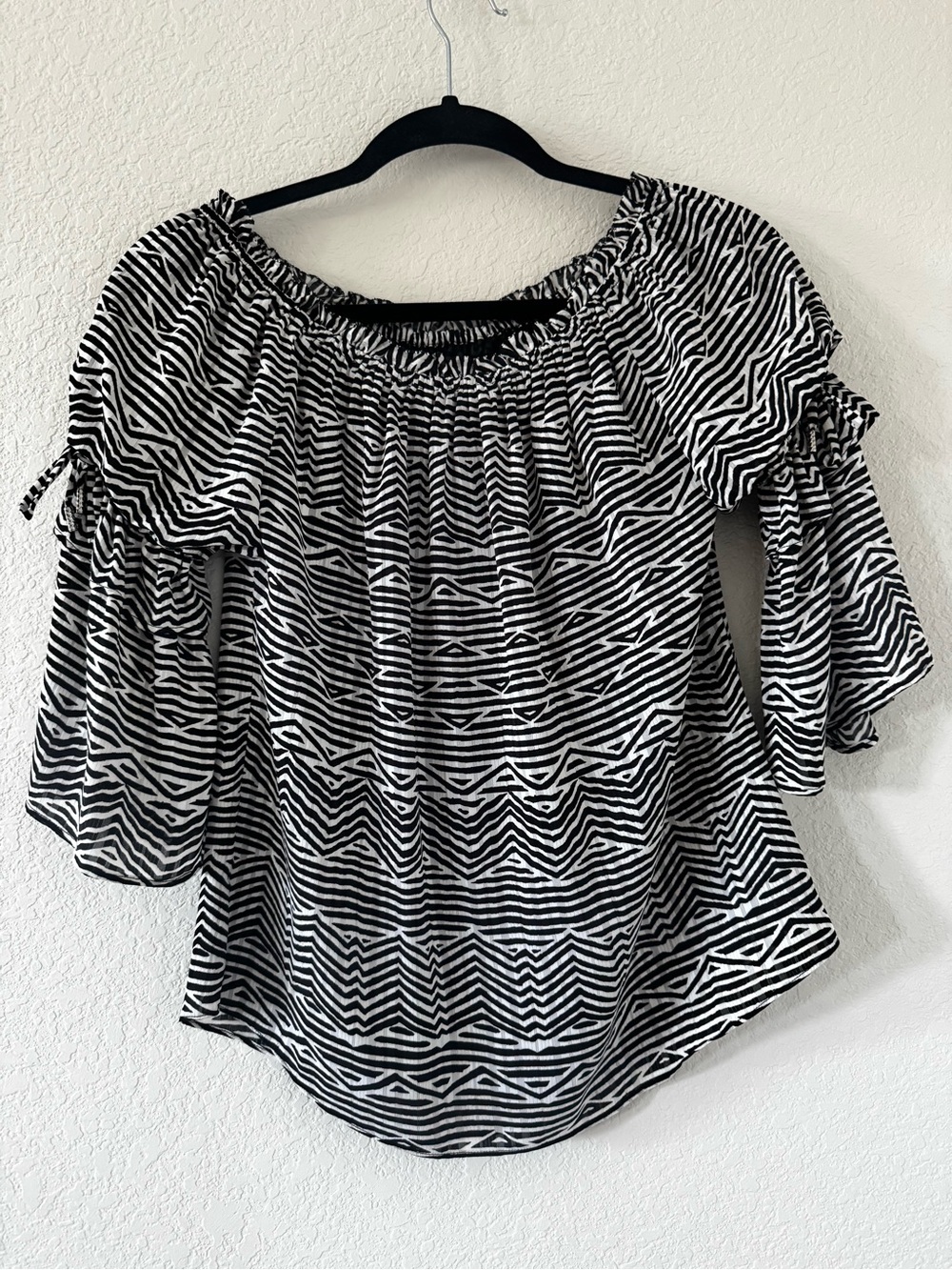NWT White House Black Market Off-The-Shoulder Geometric Print Blouse
